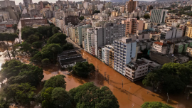 Tomados pela chuva e pela União!